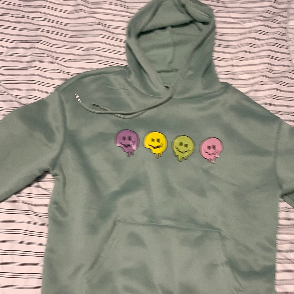 A green long sleeve sweater with design size:L